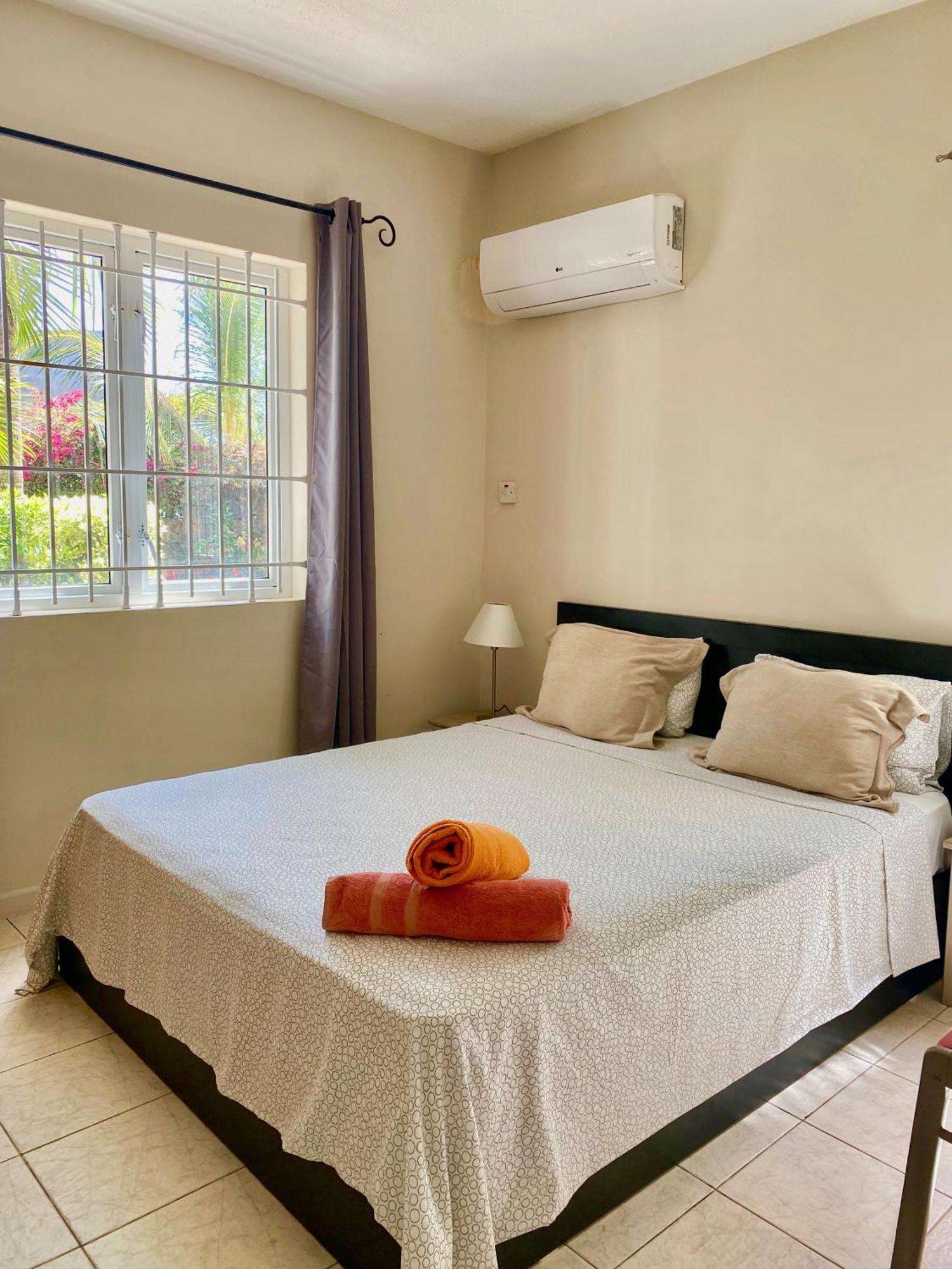 Beachfront Villa In A Beautiful And Secured Complex Flic en Flac Room photo